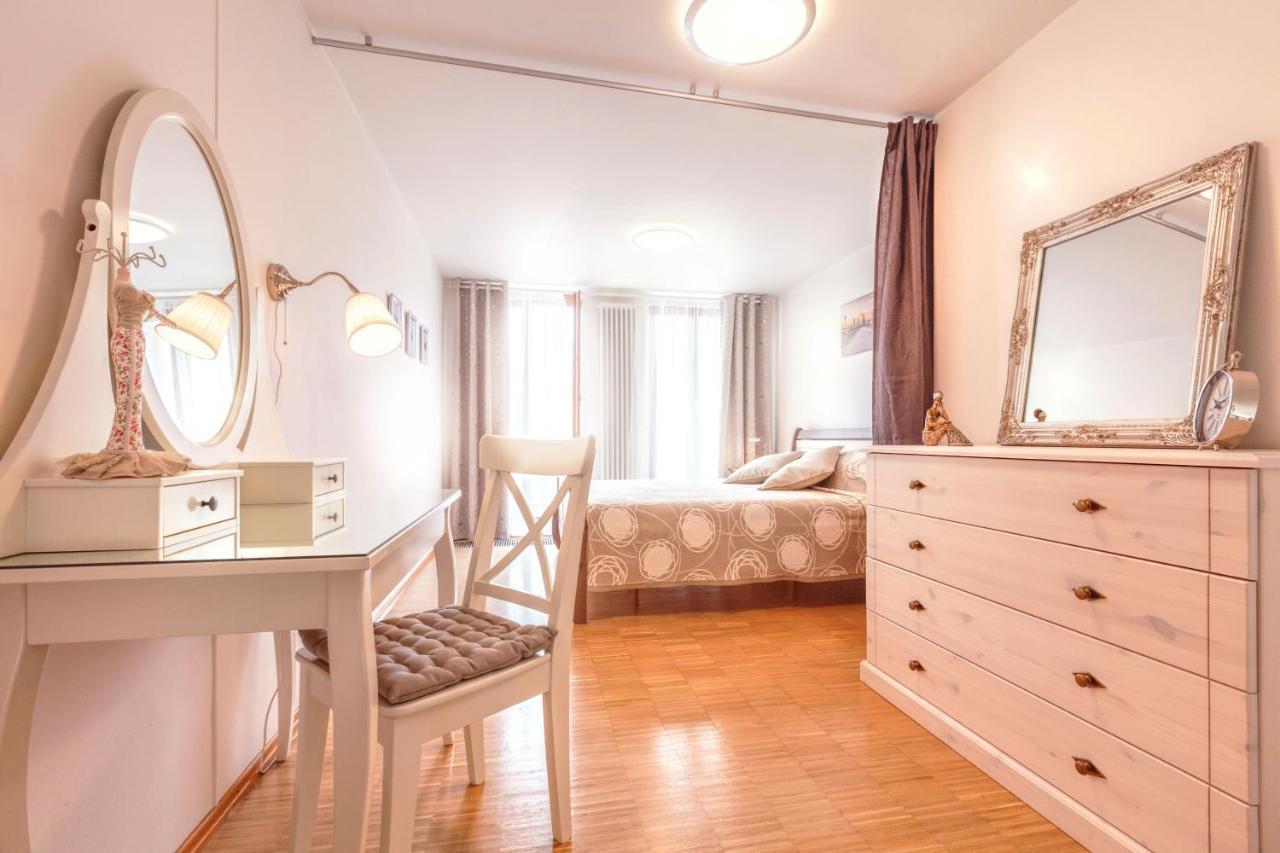 Modern Apartment Charvatova Прага Экстерьер фото