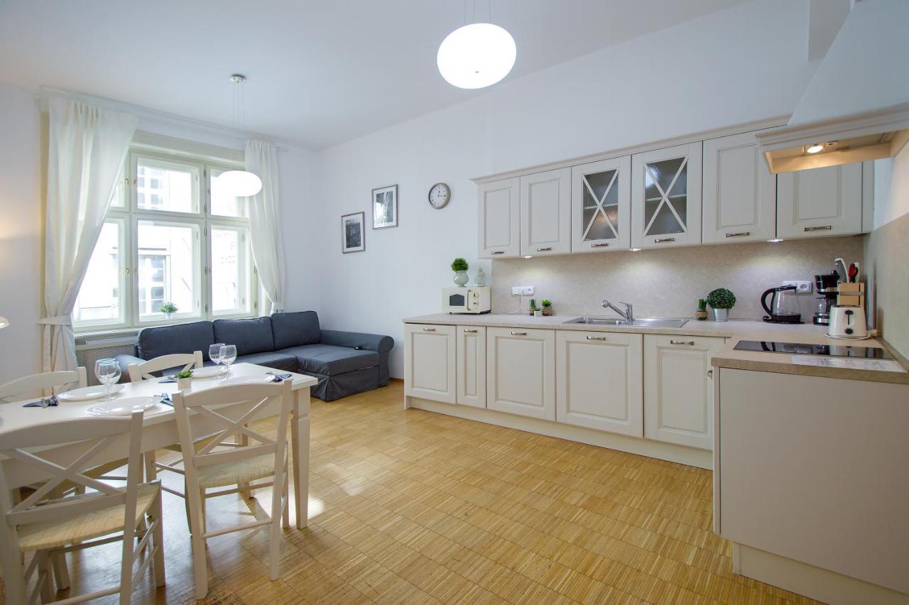 Modern Apartment Charvatova Прага Экстерьер фото