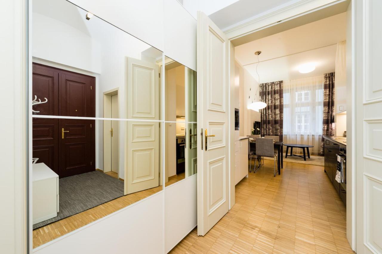 Modern Apartment Charvatova Прага Экстерьер фото